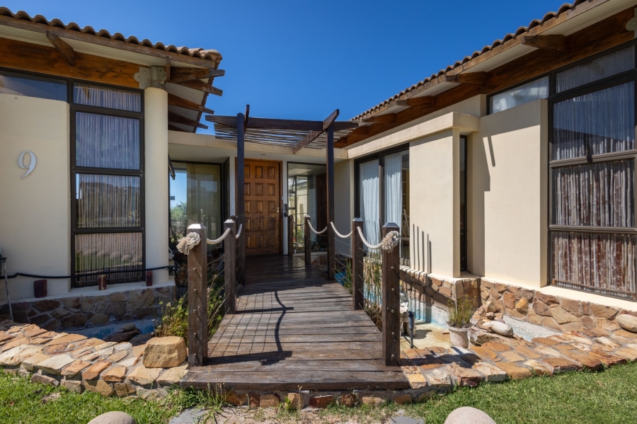 4 Bedroom Property for Sale in Whale Rock Western Cape
